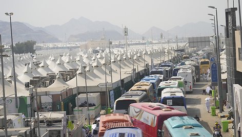 Izraelio ir „Hamas“ karo fone musulmonai pradeda hadžą / Rafiq Maqbool / AP