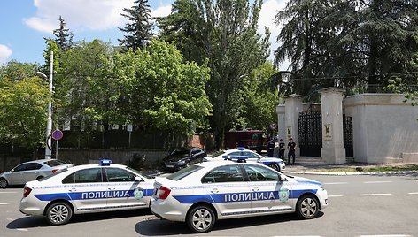 Prie Izraelio ambasados Belgrade sužeistas policininkas. / Zorana Jevtic / REUTERS