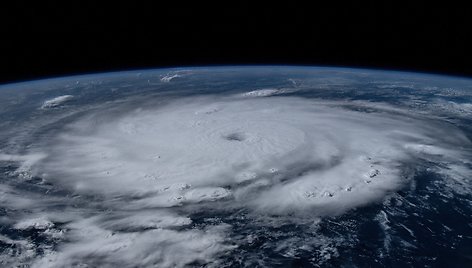 Uraganas Berylis Karibų jūroje iš Tarptautinės Kosminės Stoties. / NASA/Matthew Dominick / via REUTERS