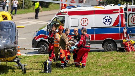 Komandos gelbėja įstrigusius kasyklų darbininkus Rydultowy. / Grzegorz Celejewski / Agencja Wyborcza.pl via REUTERS