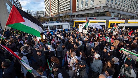 Tūkstančiai žmonių Berlyne protestuoja dėl Palestinos. / IMAGO/Andreas Friedrichs / IMAGO/A. Friedrichs