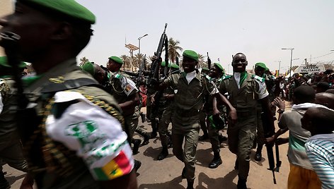 Senegalas surengė pirmąją karinę paradas per ketverius metus politinių įtampų fone. / ZOHRA BENSEMRA / REUTERS