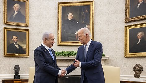 Bidenas susitinka su Izraelio Netanyahu Ovaliajame kabinete. / Samuel Corum/POOL / ZUMAPRESS.com