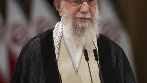 Iranijos aukščiausiasis lyderis Ali Khamenei balsuoja. / Sobhan Farajvan / ZUMAPRESS.com