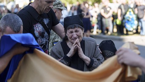 Žuvusiųjų per Rusijos smūgį Poltavai skaičius padidėjo iki 58 / Evgeniy Maloletka / AP