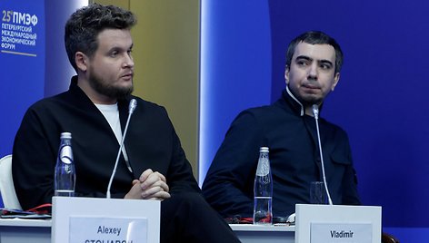 Rusų pokštininkai teigia apgavę Lenkijos užsienio reikalų ministrą / Maxim Shemetov / REUTERS