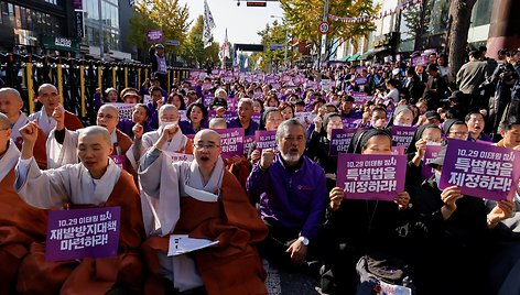 Pietų Korėja minėjo mirtiną spūstį per Helovyną. / SOO-HYEON KIM / REUTERS