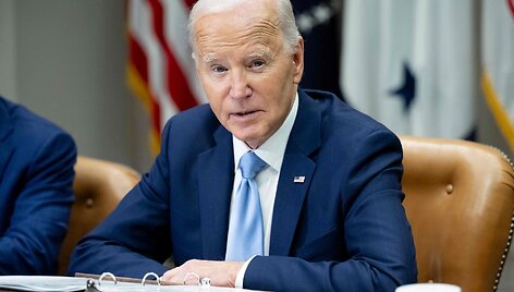 JAV prezidentas Joe Biden gauna informaciją apie uraganą Helene. / SAUL LOEB / AFP