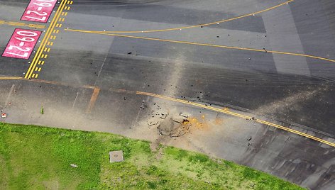 Japonijoje Antrojo pasaulinio karo bombos sprogimo bus tikrinami oro uostai / KYODO / via REUTERS