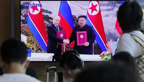 V. Putinas su Kim Jong Unu / Ahn Young-joon / AP