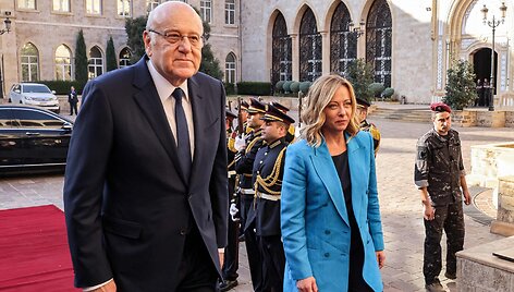 Po UNIFIL pajėgų ap&scaron;audymų pirmoji Libane lankosi Italijos premjerė / ANWAR AMRO / AFP
