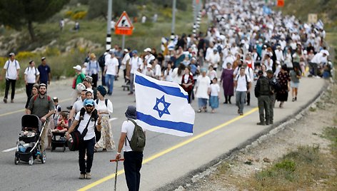 Izraelio naujakuriai okupuotame Vakarų Krante  / NIR ELIAS / REUTERS