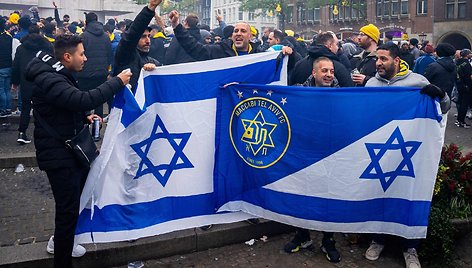 Tel Avivo futbolo komandos „Maccabi“ sirgaliai / JEROEN JUMELET / AFP