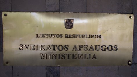 Medikų bendruomenė rengia mitingą prie sveikatos apsaugos ministerijos / BNS nuotr.