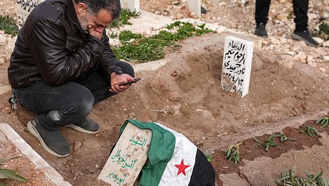 Sirijoje žuvusio fotografo Anaso Alkharboutli kapas / OMAR HAJ KADOUR / AFP