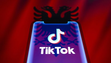 „TikTok“ Albanijos vėliavos fone / Andre M. Chang / ZUMAPRESS.com