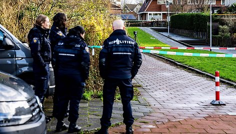 Policija tiria nusikaltimo vietą / JEFFREY GROENEWEG / AFP