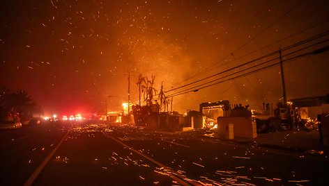 Gaisras Los Andželo priemiestyje / APU GOMES / Getty Images via AFP