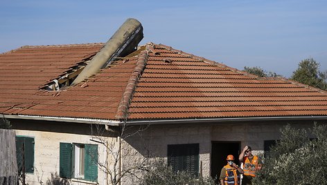 Dalis raketos nuolaužų / Ohad Zwigenberg / AP