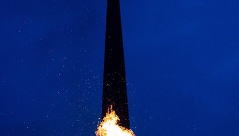 Atminimo laužų uždegimo ceremonija prie Vilniaus televizijos bokšto / Paulius Peleckis nuotr.