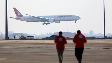 &bdquo;Turkish Airlines&ldquo; lėktuvas Damasko oro uoste / BAKR ALKASEM / AFP
