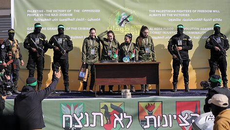 &bdquo;Hamas&ldquo; Raudonajam Kryžiui Gazoje perdavė keturias izraelietes įkaites / Dawoud Abu Alkas / REUTERS