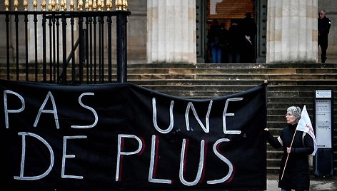 Žiaurus moters nužudymas Prancūzijoje išprovokavo protestus / CHRISTOPHE ARCHAMBAULT / AFP