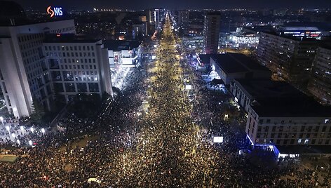 Serbijos studentai surengė naktinę tilto blokadą / Armin Durgut / AP