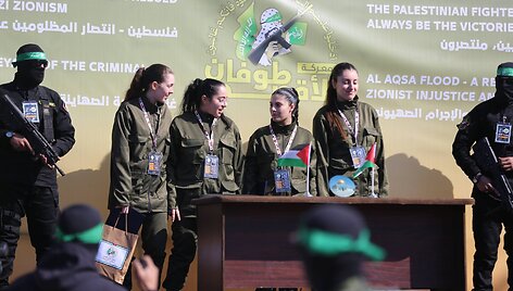 &Scaron;e&scaron;tadienį paleistos keturios įkaitės kari&scaron;kės / Abdul Rahman Abu Salama/SIPA / Abdul Rahman Abu Salama/SIPA