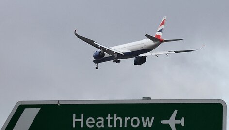 Lėktuvas prie Hitrou oro uosto / Toby Melville / REUTERS