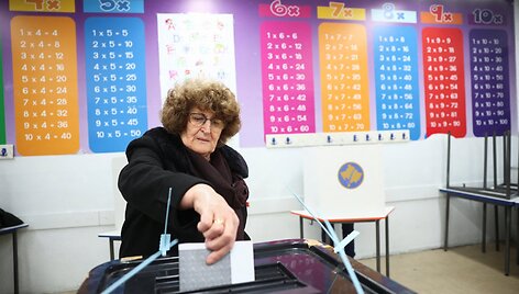 Kosove vyksta rinkimai / Florion Goga / REUTERS