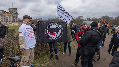 Protesto prie&scaron; AfD dalyviai / IMAGO/Achille Abboud / IMAGO/Achille Abboud