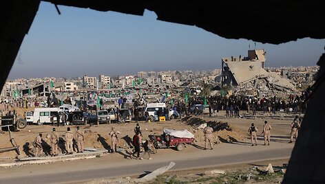 Belaukiant įkaitų paleidimo Kan Junise / BASHAR TALEB / AFP