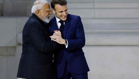 Narendra Modi ir Emmanuelis Macronas / LUDOVIC MARIN / AFP