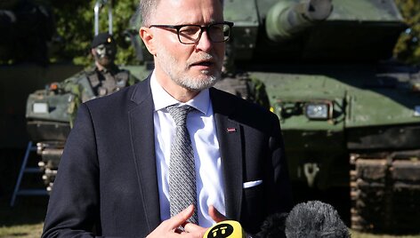 Andris Sprūdas / Tom Little / REUTERS
