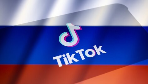 Rusijos vėliava ir &bdquo;TikTok&ldquo; logotipas / Andre M. Chang / ZUMAPRESS.com
