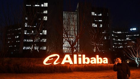 „Alibaba“ / ADEK BERRY / AFP