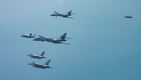 JAV bombone&scaron;iai B-1B / HANDOUT / AFP