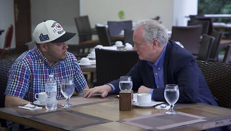  / AP