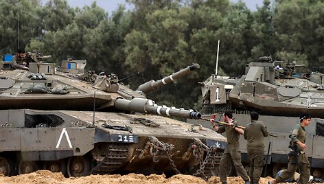 Izraelio kariuomenės tankai / MENAHEM KAHANA / AFP
