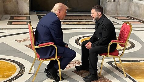 Donaldo Trumpo ir Volodymyro Zelenskio susitikimas Vatikane / HANDOUT / AFP