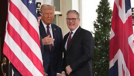 D. Trumpas su K. Starmeriu  / IMAGO/Chris Kleponis / Pool via CNP /MediaPunch / IMAGO/MediaPunch