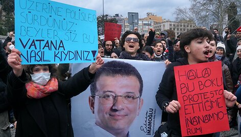 Plakatas su Ekremo Imamoglu atvaizdu  / Tolga Uluturk / ZUMAPRESS.com