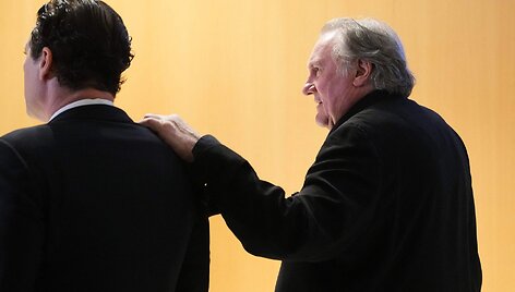 Gerard'as Depardieu su advokatu / DIMITAR DILKOFF / AFP