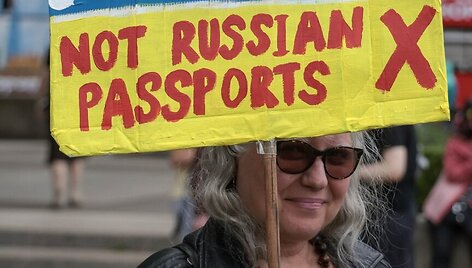 Protestuotoja laiko plakatą / Martyn Wheatley / ZUMAPRESS.com