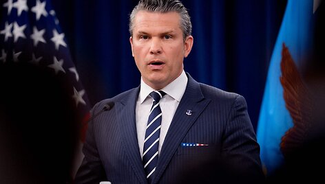 Pete'as Hegsethas / ANDREW HARNIK / Getty Images via AFP
