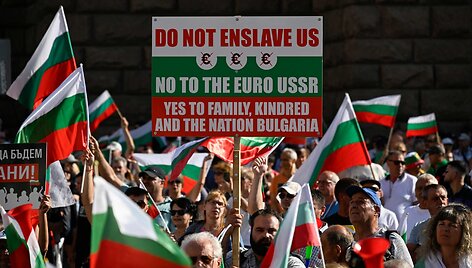 Protestai Bulgarijoje prie&scaron; euro įvedimą  / NIKOLAY DOYCHINOV / AFP