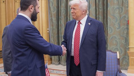 Ahmedas al Sharaa ir Donaldas Trumpas / Saudi Royal Palace / AP