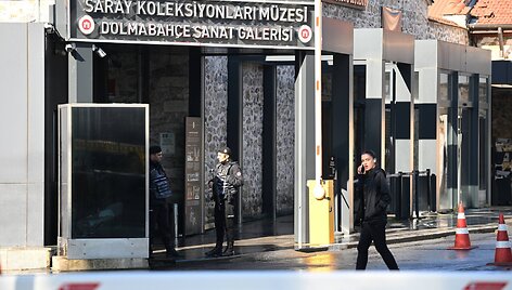 Policininkai saugo pastatą Stambule / IMAGO/Kirill Zykov / IMAGO/SNA