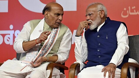 Indijos gynybos ministras Rajnathas Singhas ir premjeras Narendra Modi / IMAGO/Hindustan Times / IMAGO/Hindustan Times